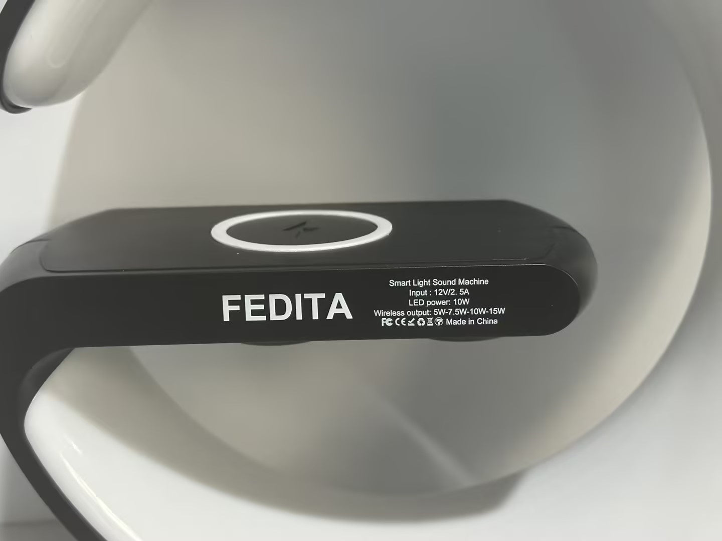 Virelia AuraGlow™ Lamp – Smart Ambient Light with Wireless Charging & Bluetooth Sound