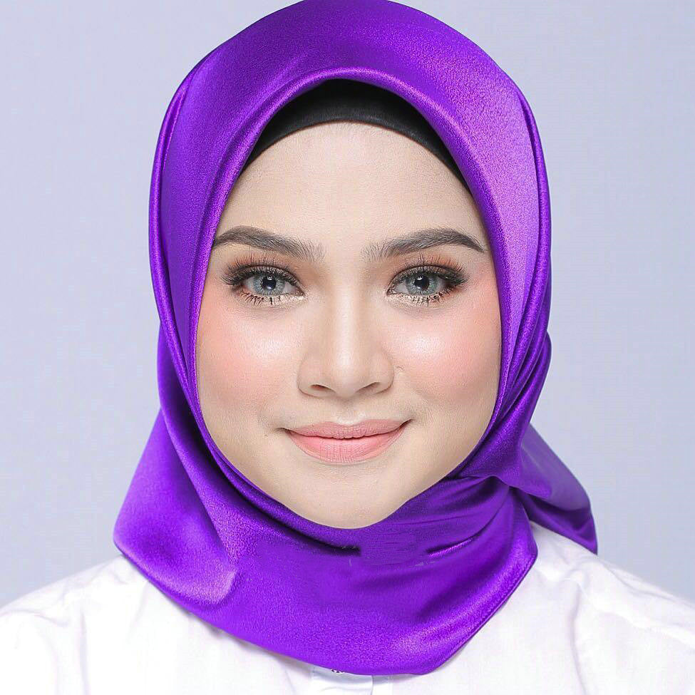 Elegant Satin Imitation Silk Shawl – Lightweight Ladies Headscarf